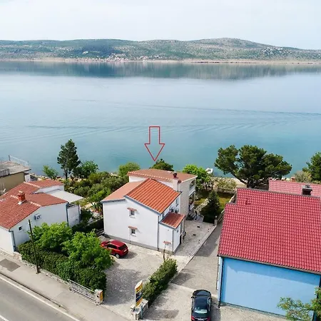 Apartment Marijana-direktno Na Moru Seline