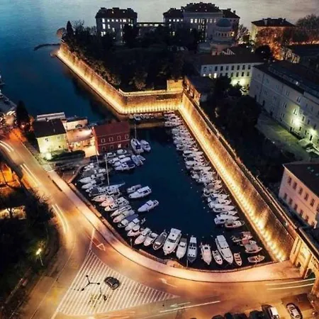 Marijana-direktno Na Moru Seline