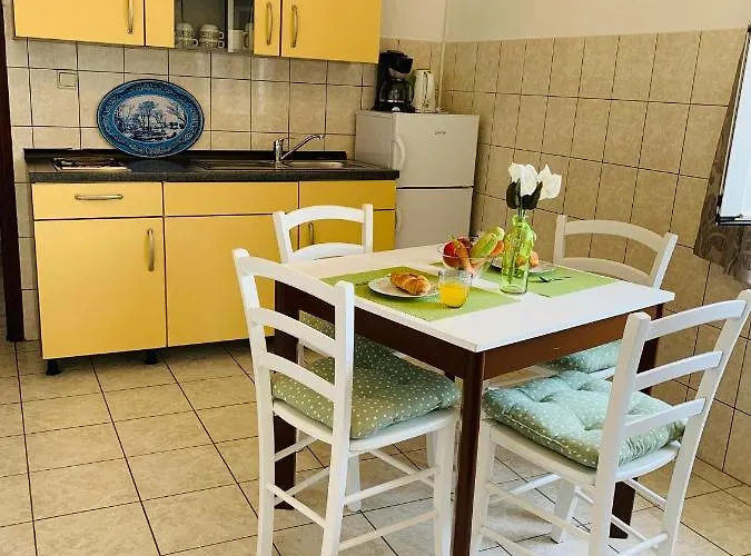 Apartment Marijana-direktno Na Moru Seline