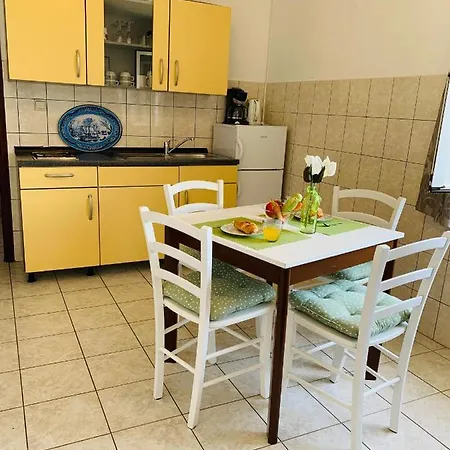 Apartament Marijana-direktno Na Moru Seline