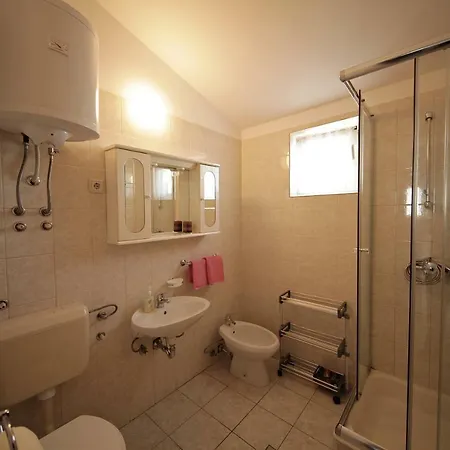 Apartament Marijana-direktno Na Moru Seline