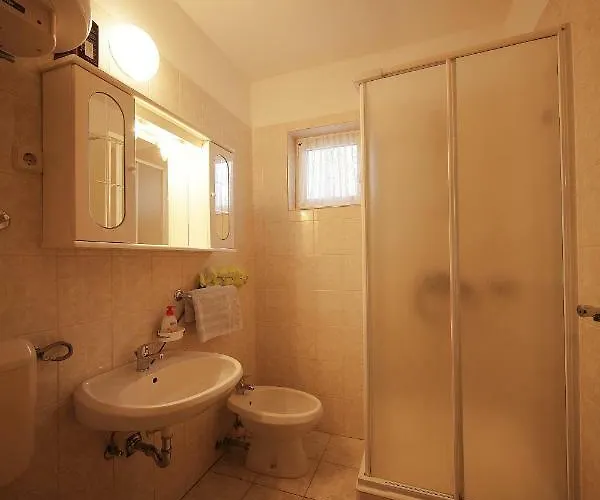 Marijana-direktno Na Moru Селине